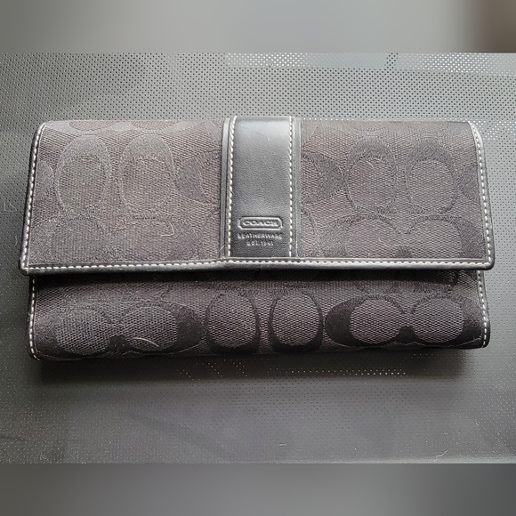 Coach large wallet - Picture 1 of 3